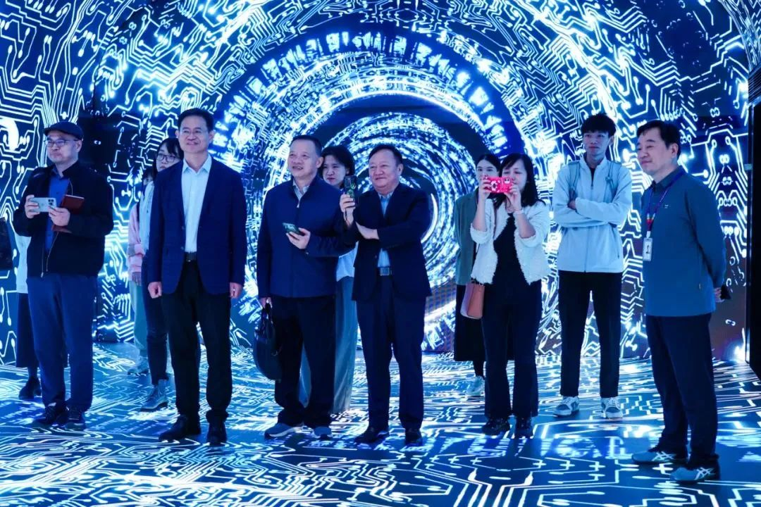 2024120602 国家广电总局生长研究中心一行赴环亚集团励丰文化调研指导