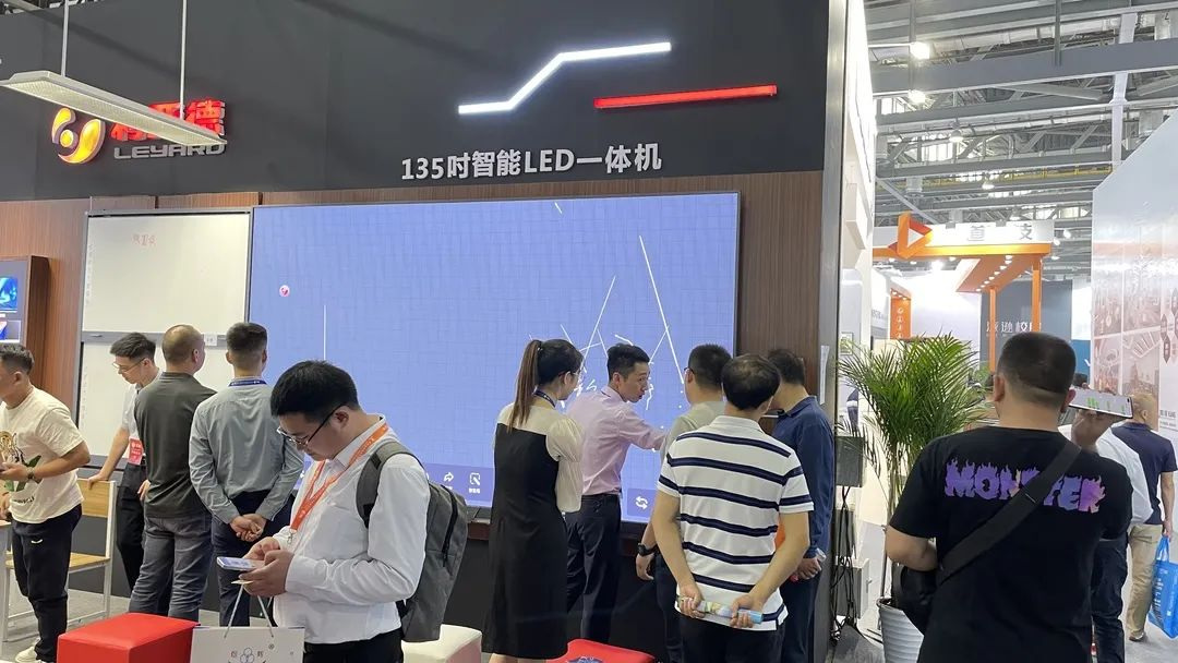 环亚集团教育新品及解决计划惊艳亮相81届教装展