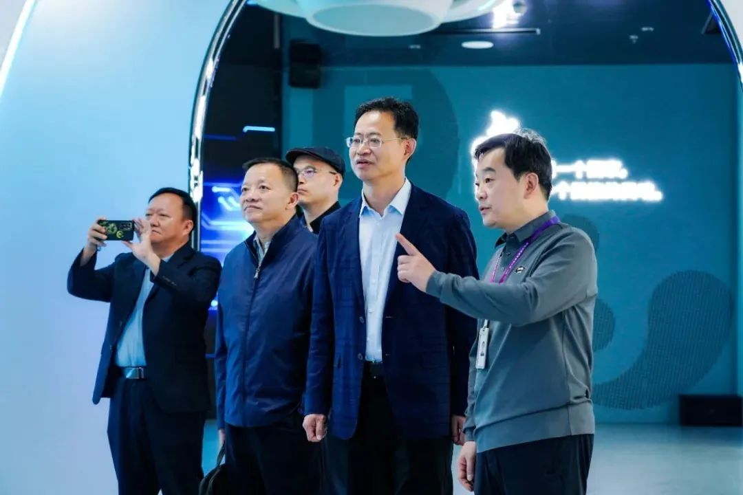 2024120602 国家广电总局生长研究中心一行赴环亚集团励丰文化调研指导