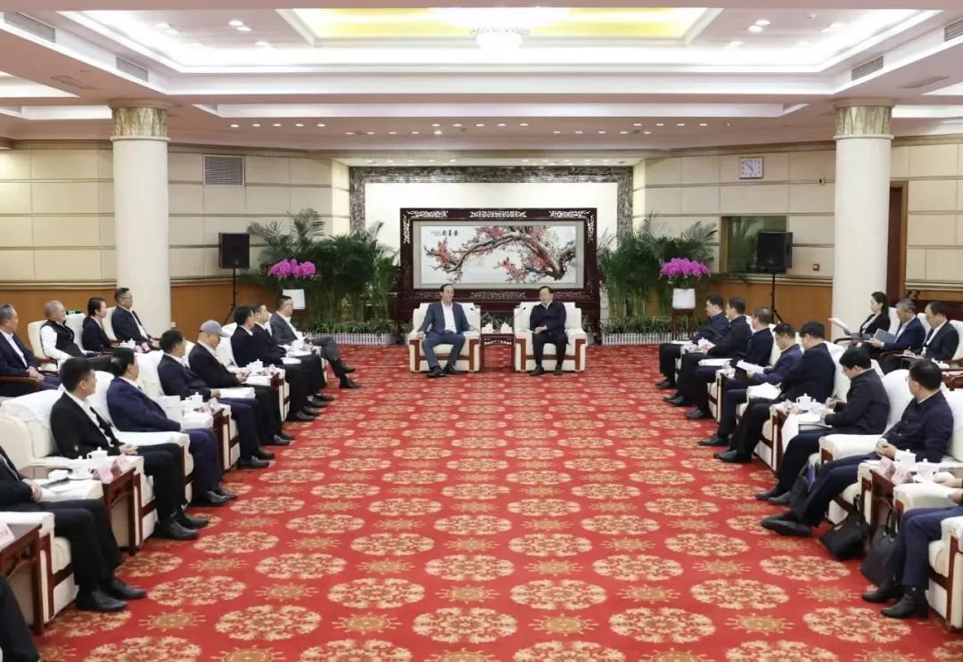 环亚集团董事长李军受邀出席华中科技大学第十六届企业家论坛，并发演出讲