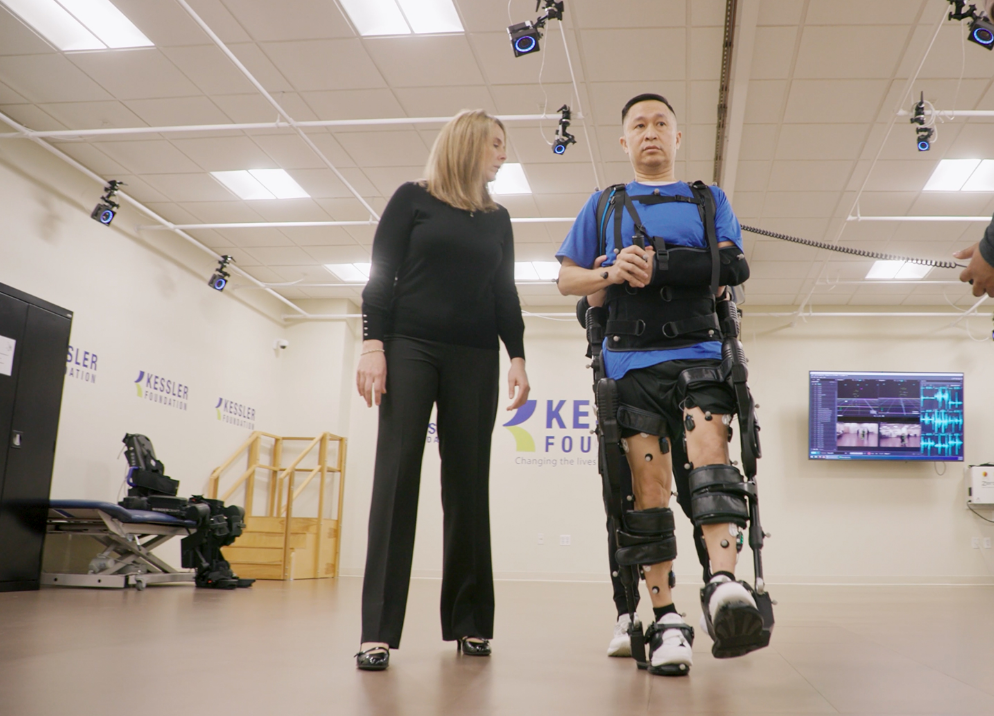 外骨骼机械人让行动障碍者直立行走，环亚集团·虚拟动点OptiTrack助力人类突破能力界线